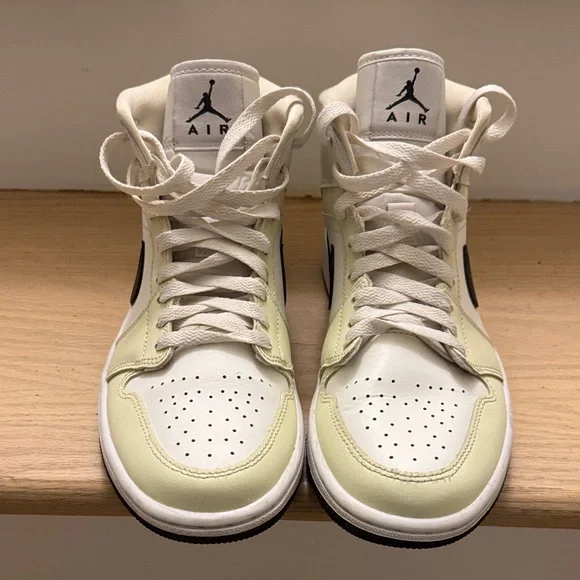 Air Jordan 1 Mid “Coconut Milk size 8.5 barely worn - Picture 2 of 4